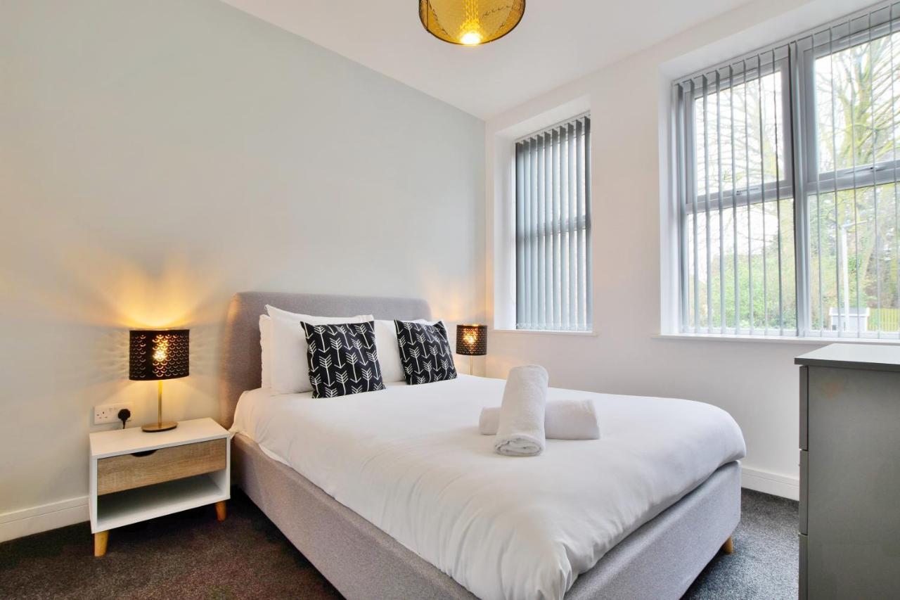 Spacious 2-br Close To Salford Royal Hospital Apartment Manchester